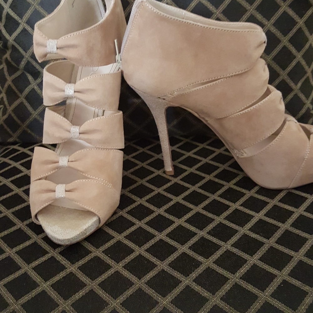 Shoes size 10